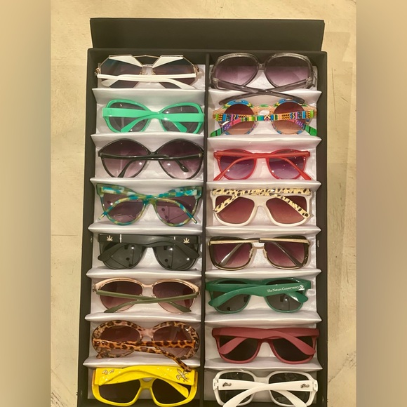 FUN Party Sunglasses - Picture 4 of 5